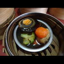 … manche exotisch, wie dieses Tausendjährige Ei